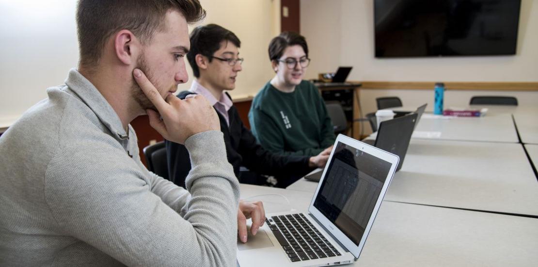 Students pursuing a computer science major at 博彩网址大全 in Wisconsin undergo hands-on, pro...